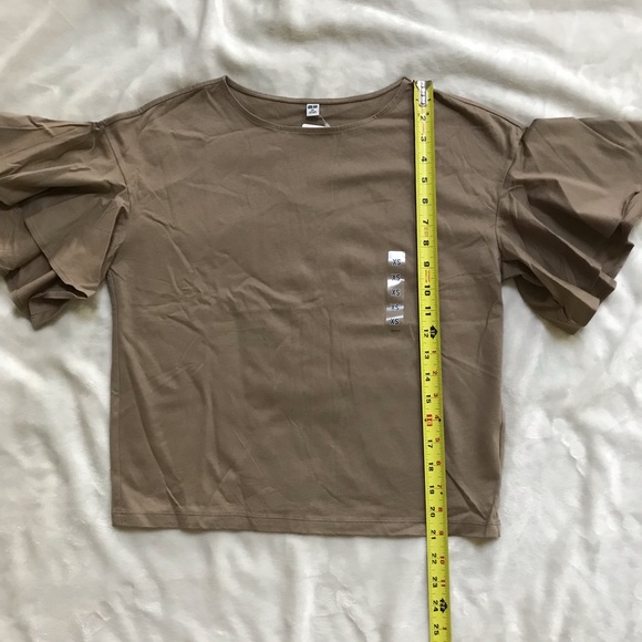 BNWT- Uniqlo women’s round neck Flare tee-size XS - Picture 7 of 7